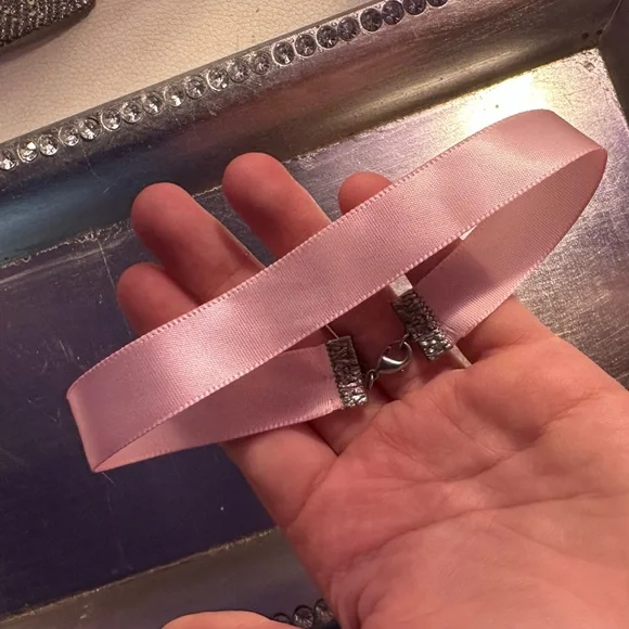 Pink ribbon choker 🎀 - Picture 2 of 2
